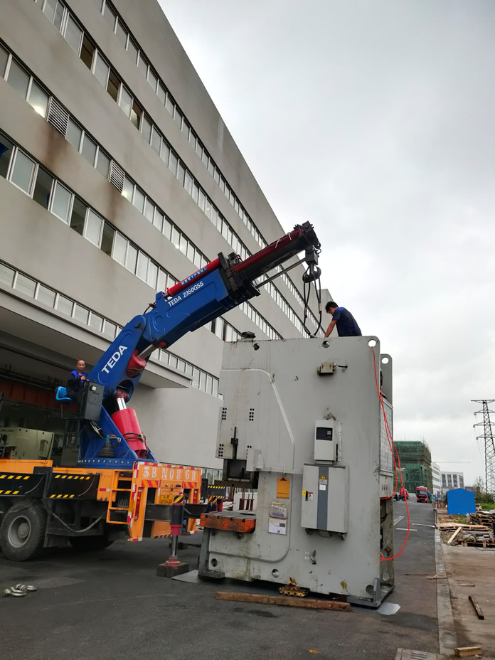 250噸沖床卸車定位